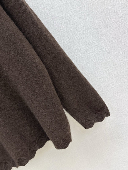 Chan NEW V-neck sweater