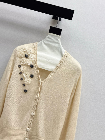 Chan NEW V-neck cardigan