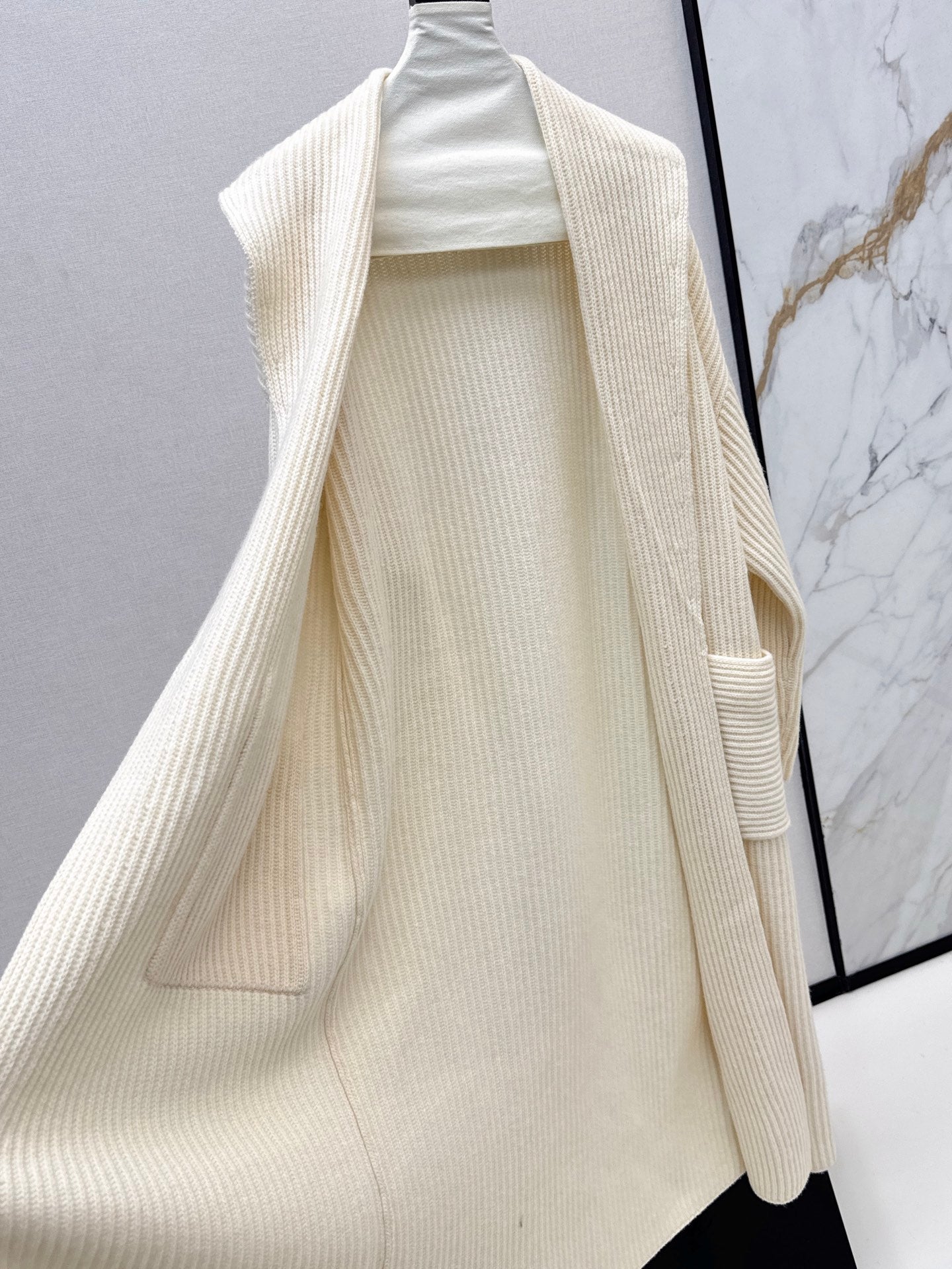 Brune NEW knitted coat