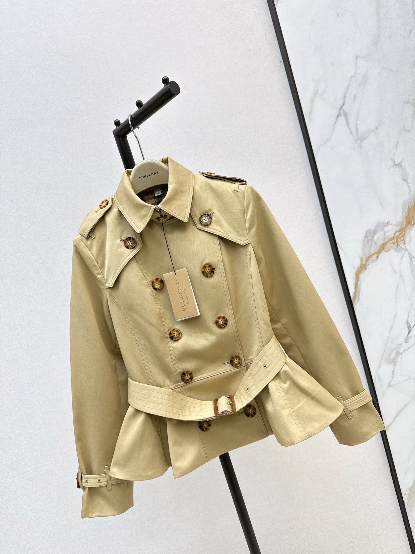 Bur NEW Button trench coat