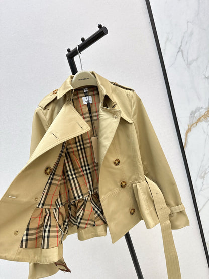 Bur NEW Button trench coat