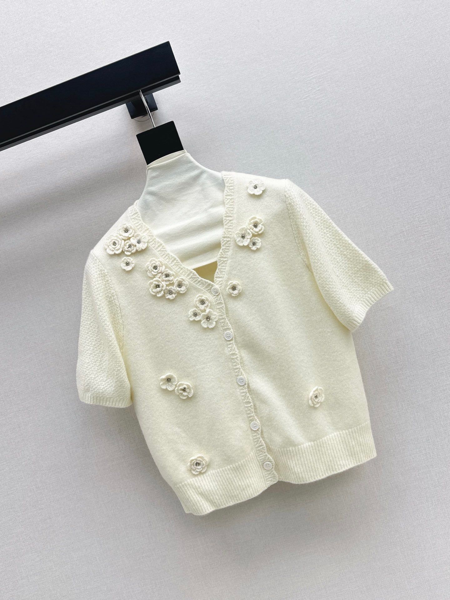 Chan NEW V-neck sweater