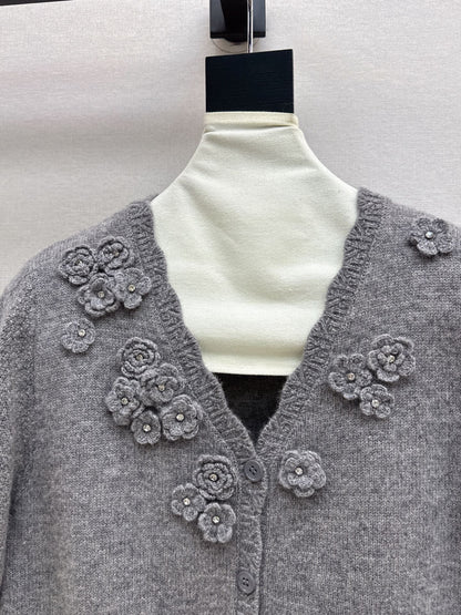 Chan NEW V-neck sweater