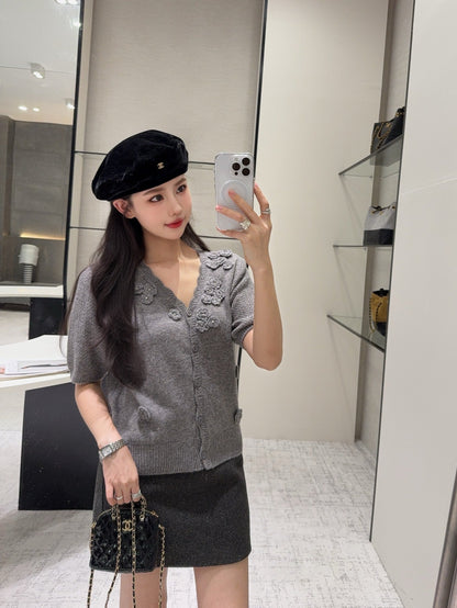 Chan NEW V-neck sweater