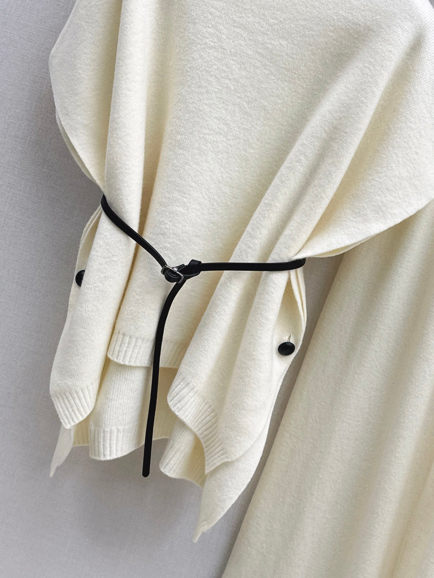 Loro NEW knitted suit