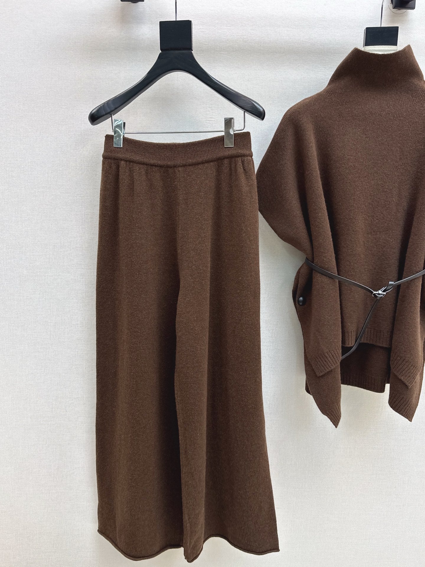 Loro NEW knitted suit