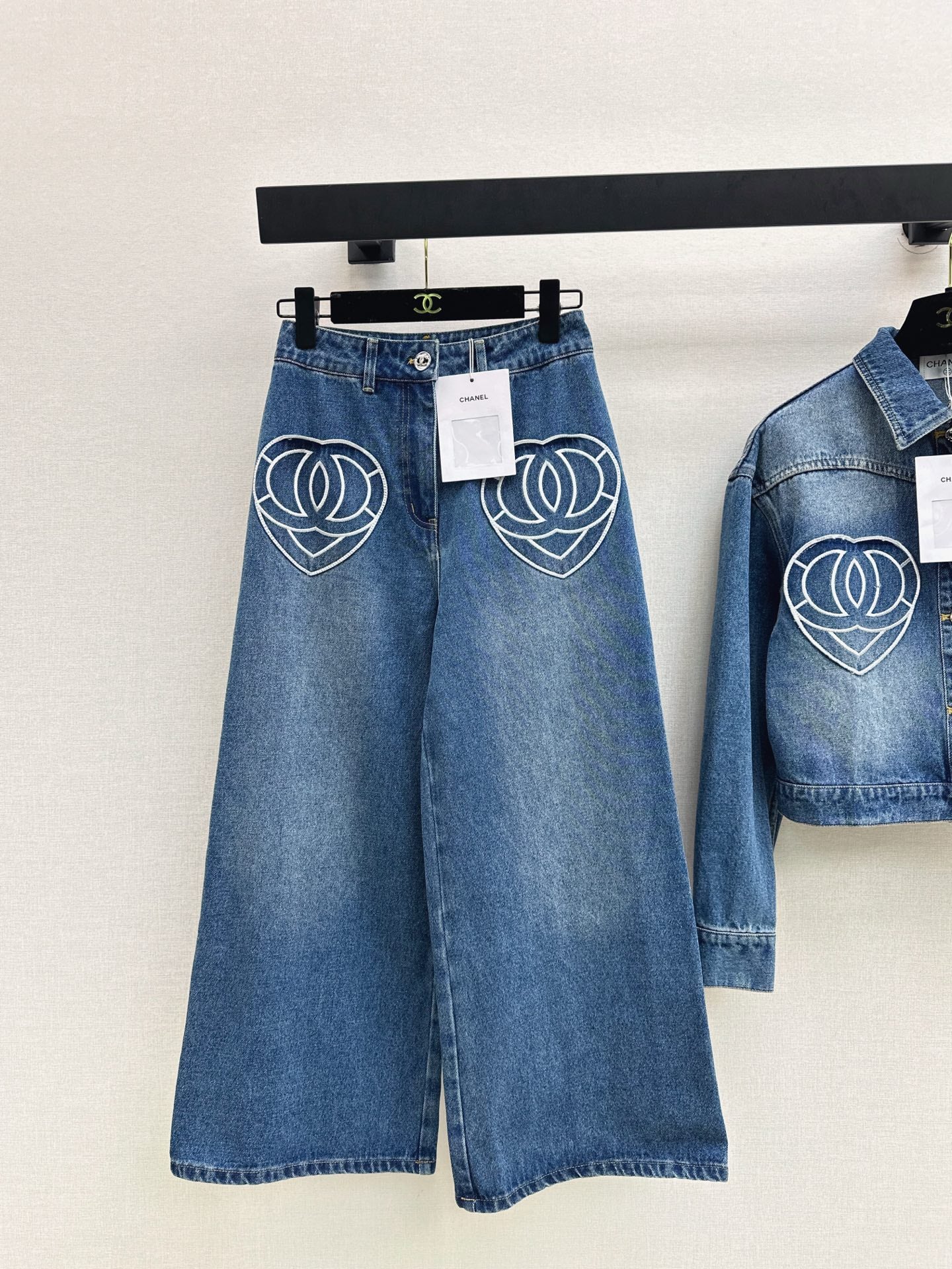 Chan NEW flared jeans