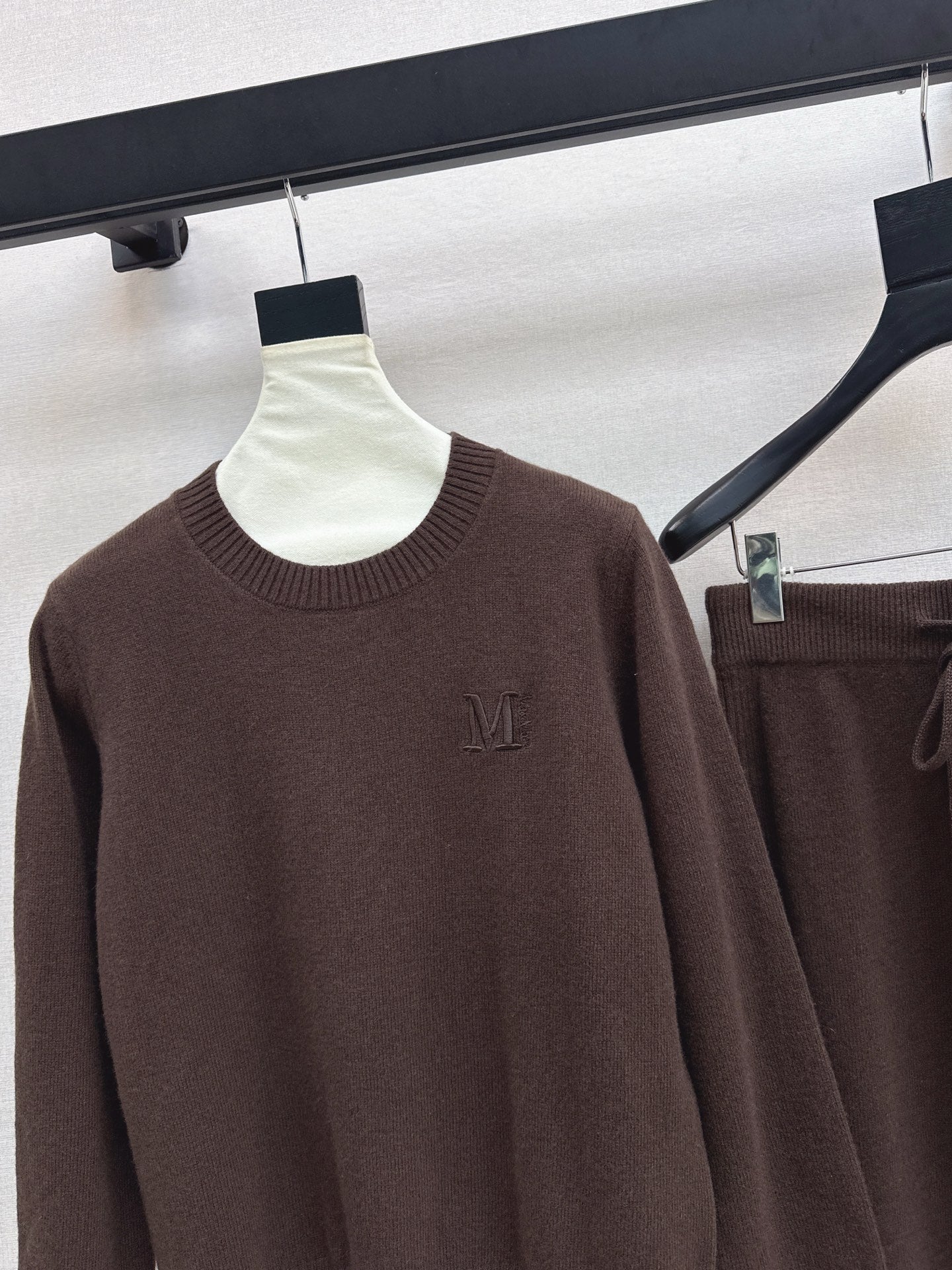 Max NEW knitted suit