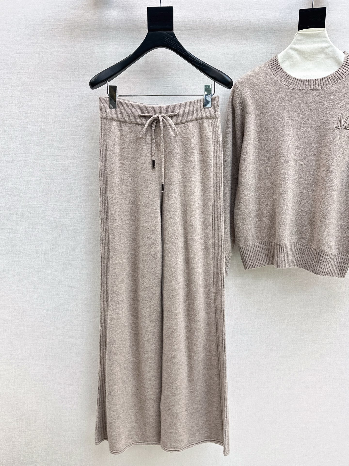 Max NEW knitted suit