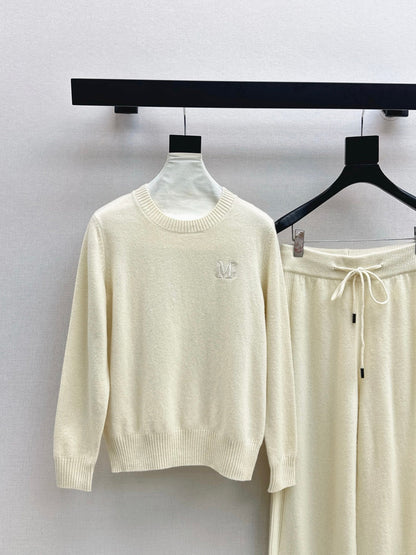 Max NEW knitted suit