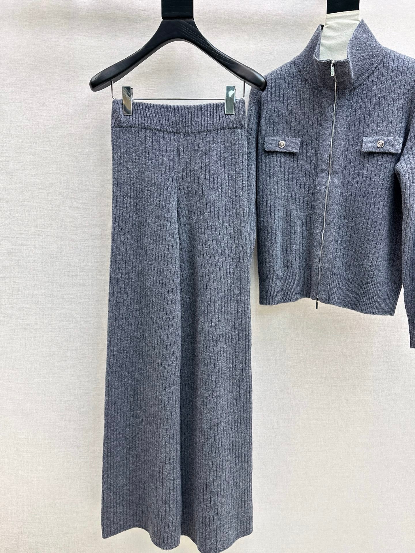 Loro NEW knitted suit