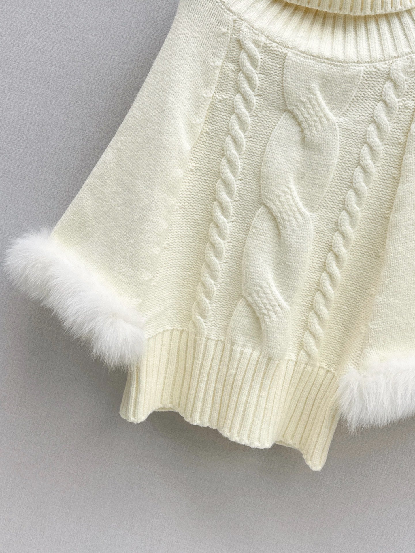 Fend NEW Turtleneck sweater