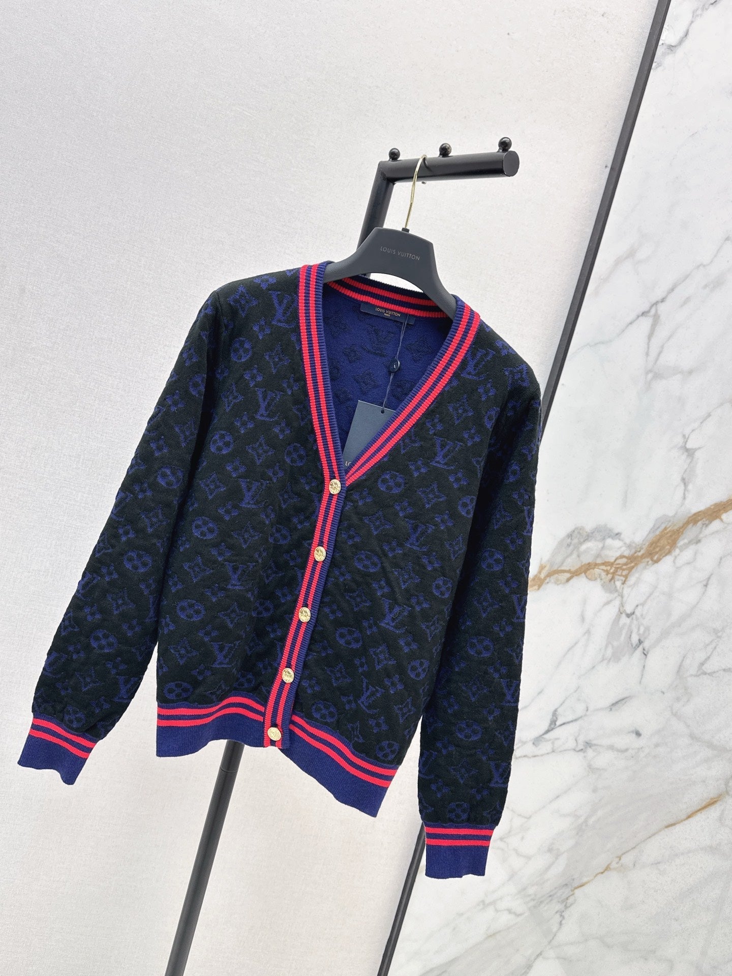 Louis NEW V-neck cardigan