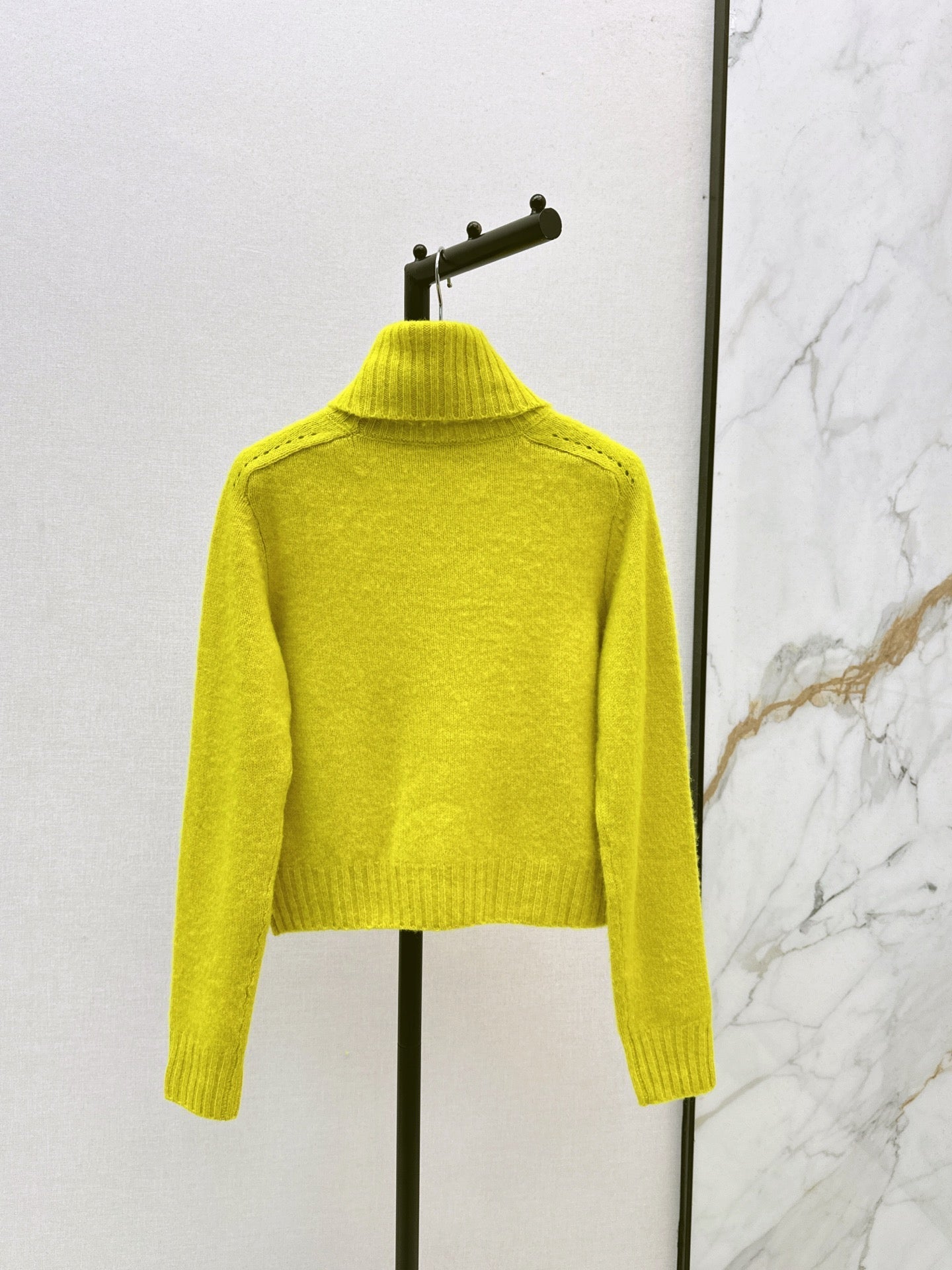 Ce1i NEW Turtleneck sweater