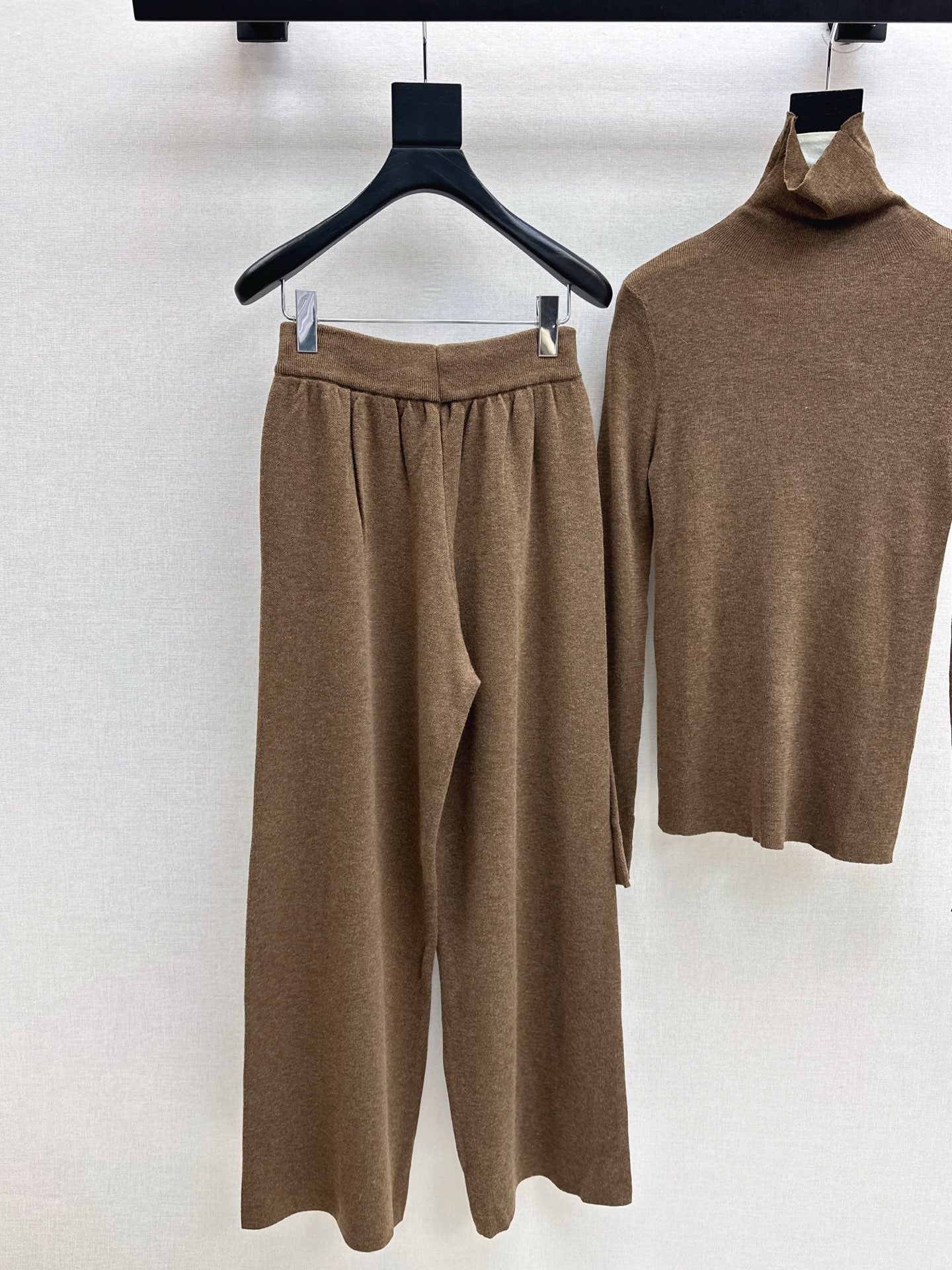 Max NEW knitted suit