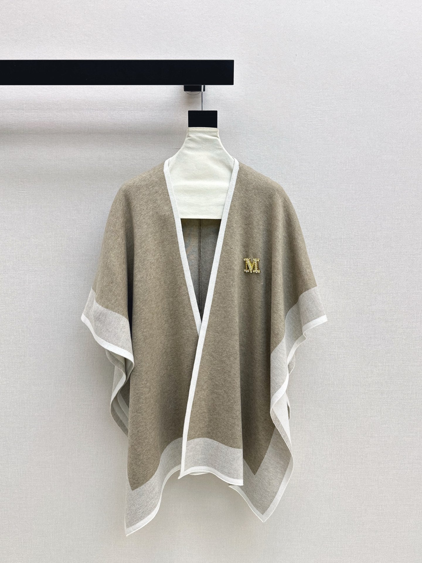 Max NEW knitted suit