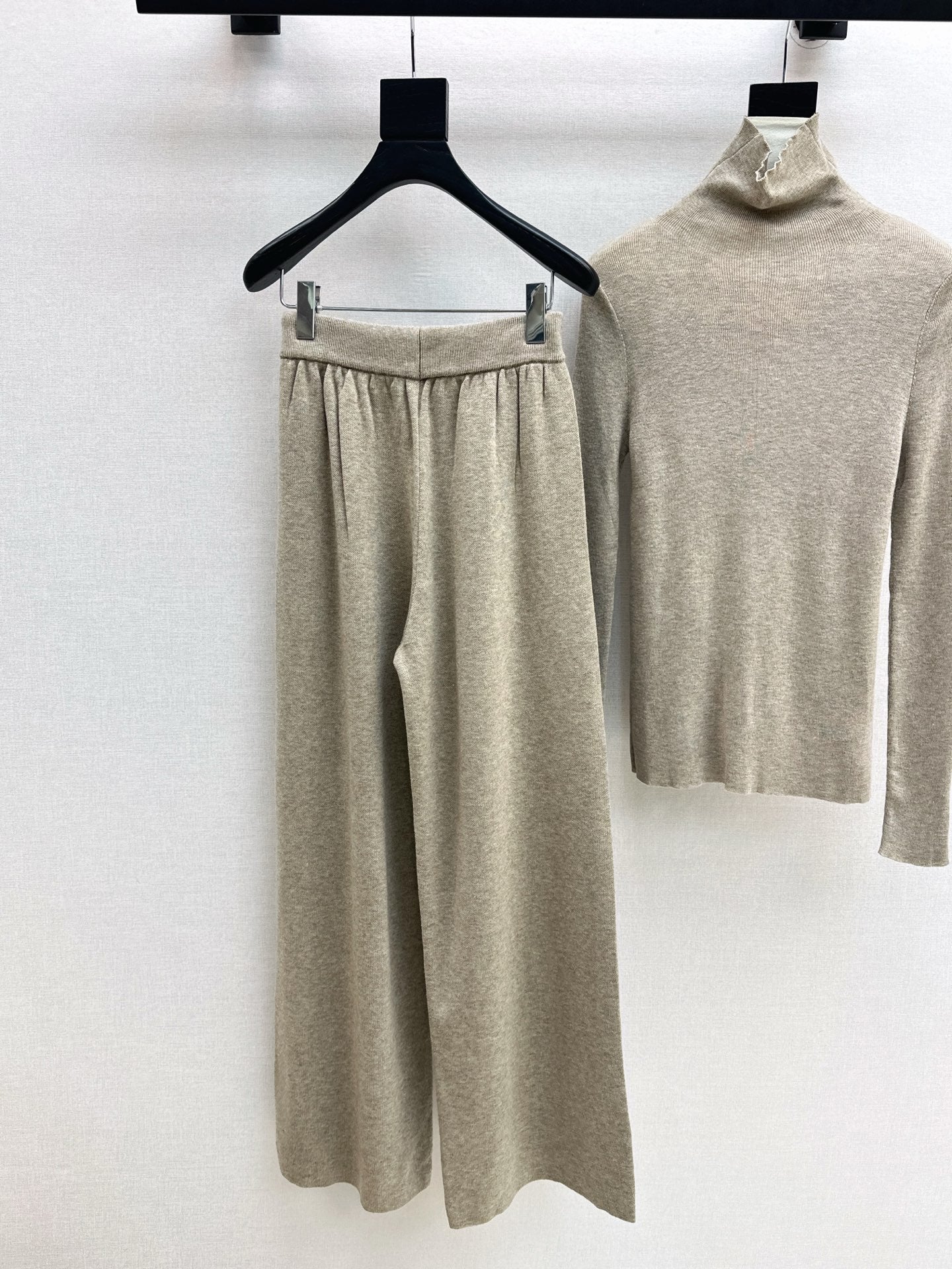 Max NEW knitted suit