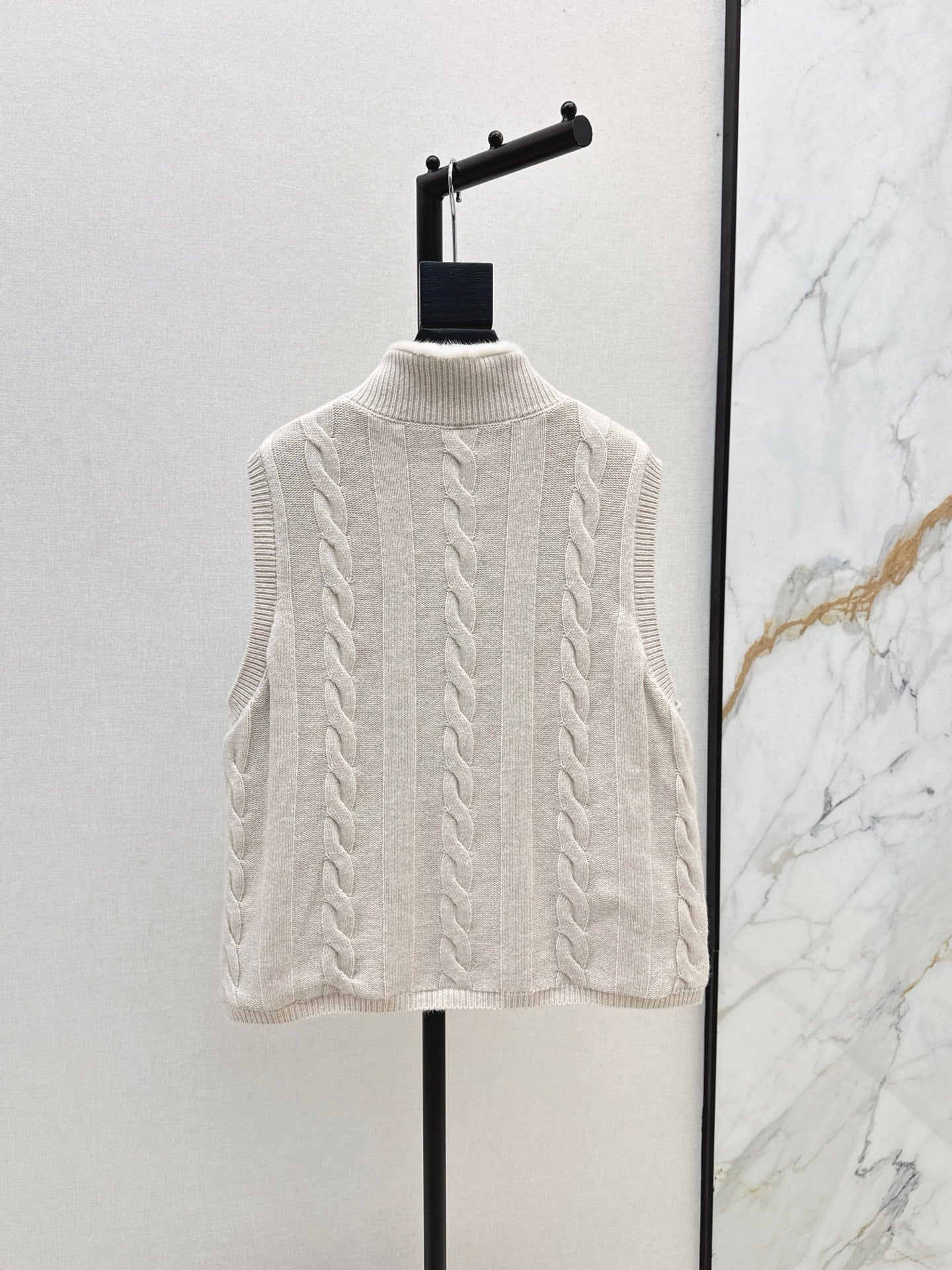 Loro NEW Reversible vest