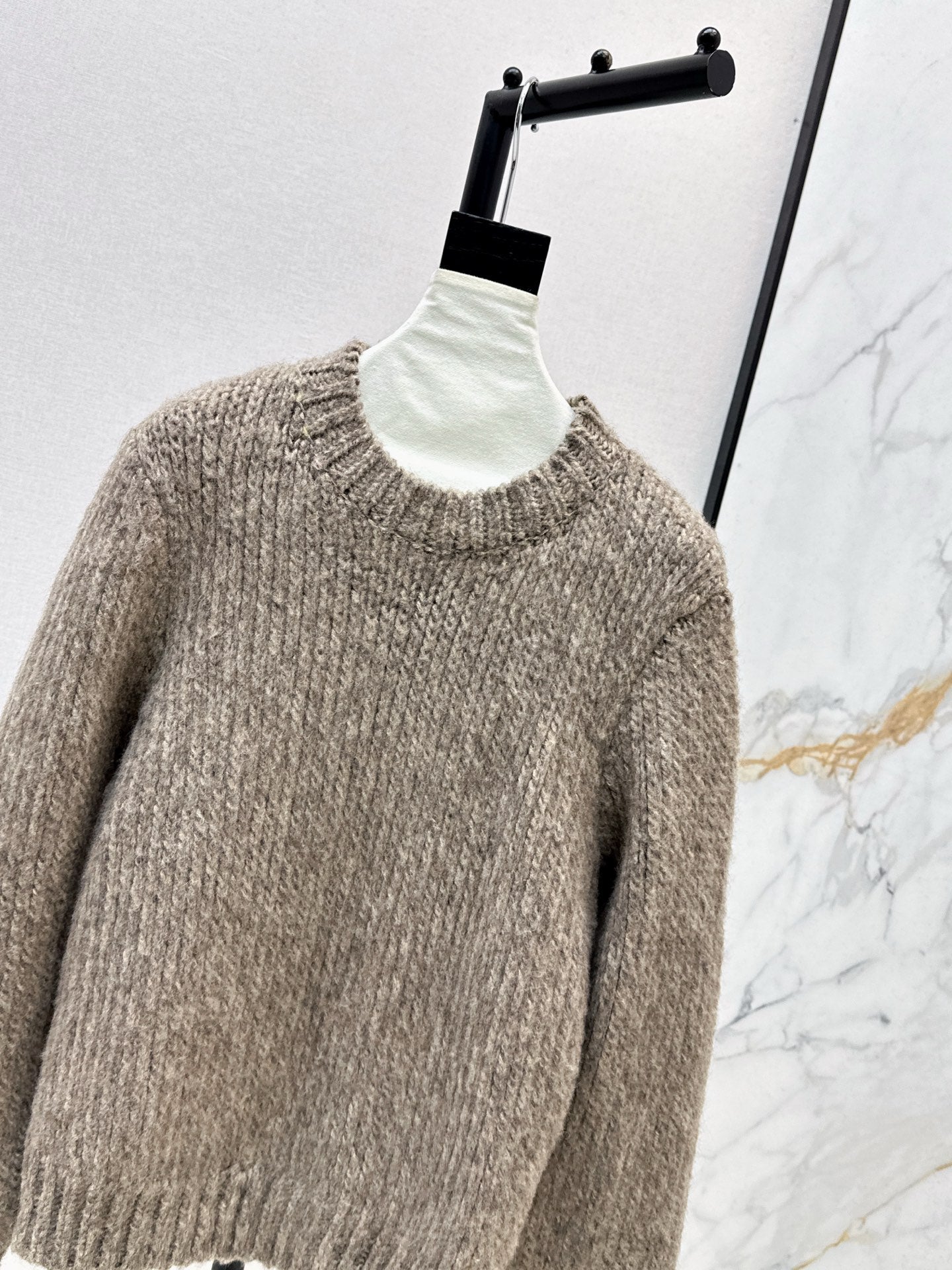 Es NEW wool sweater