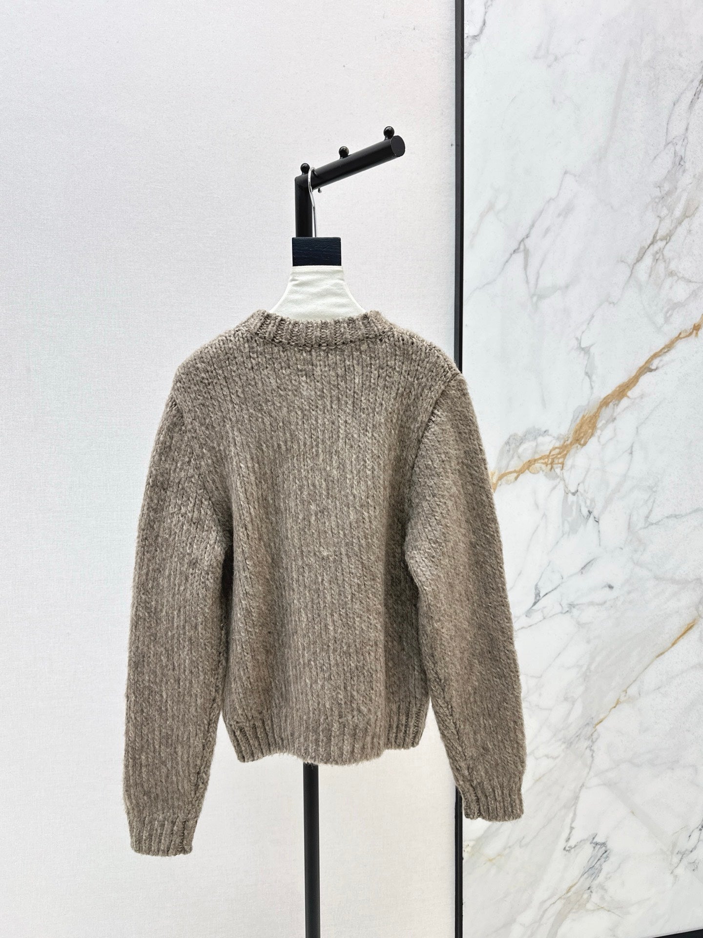 Es NEW wool sweater