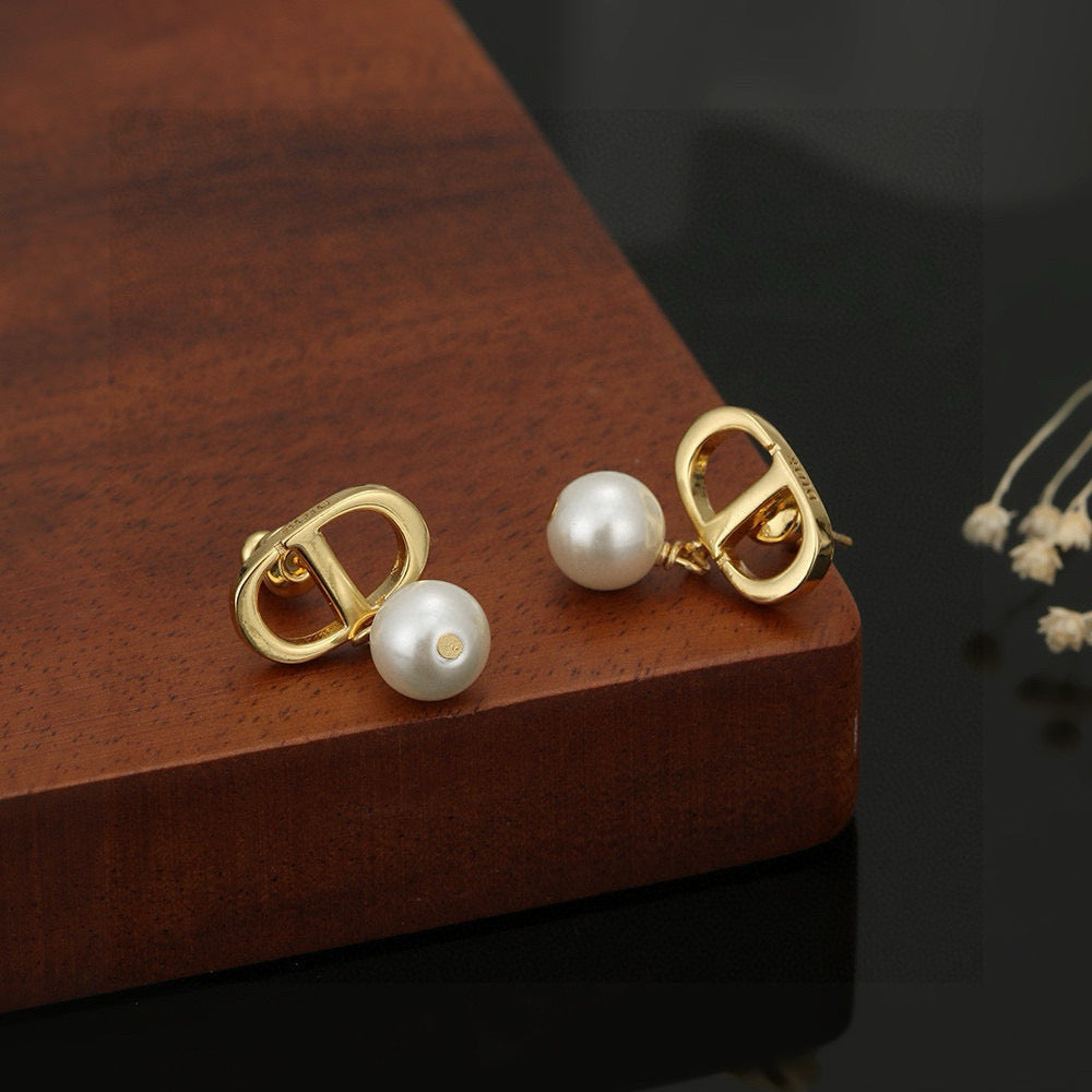 CD New Pearl earrings
