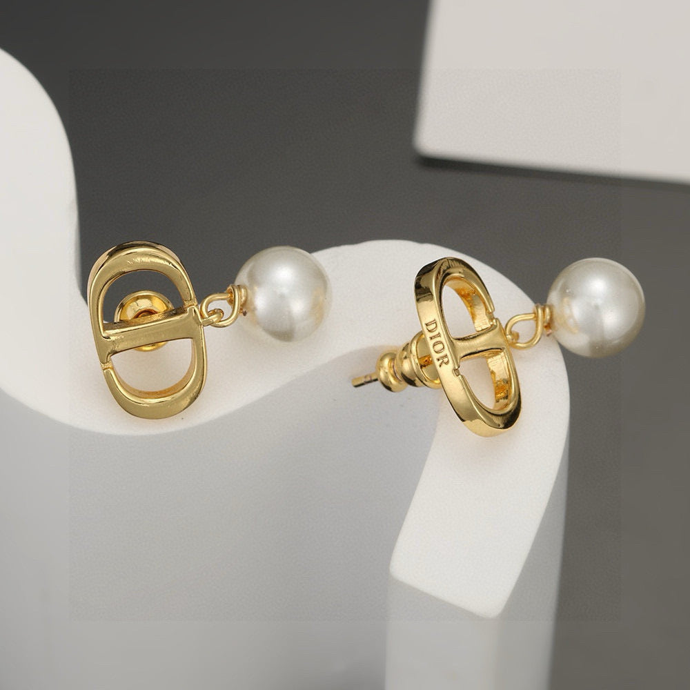CD New Pearl earrings