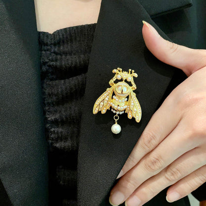 CD New Bee Brooch