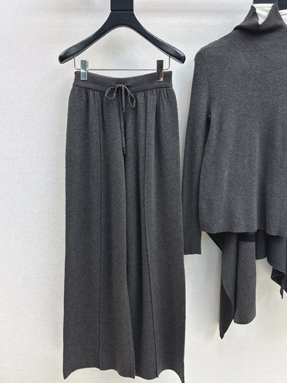 Max NEW knitted suit