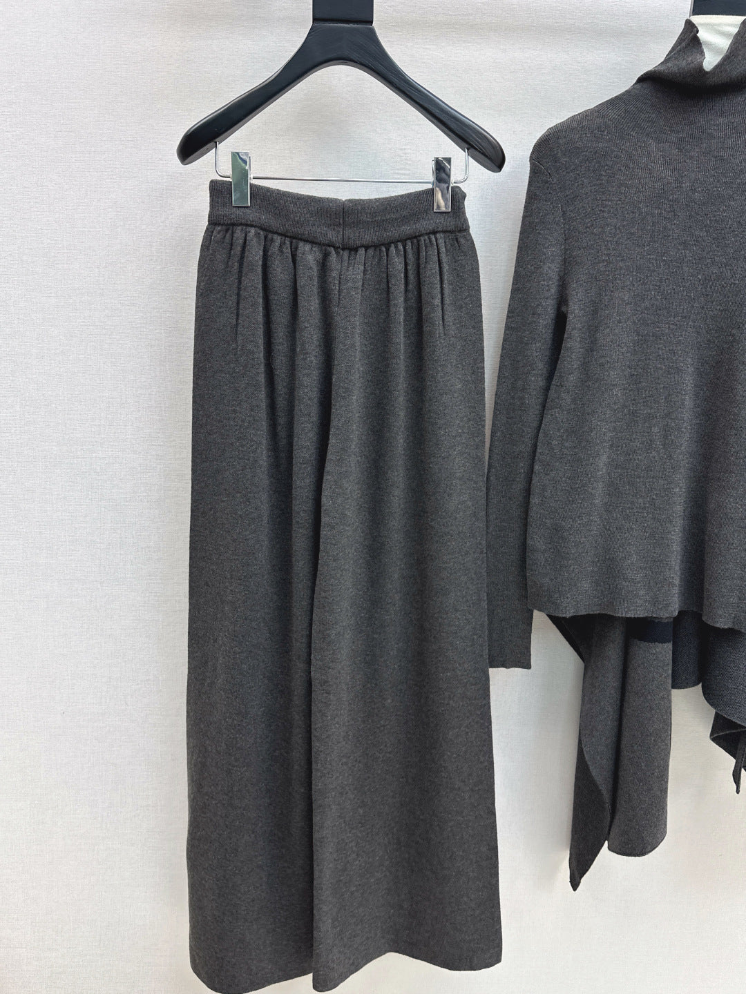 Max NEW knitted suit