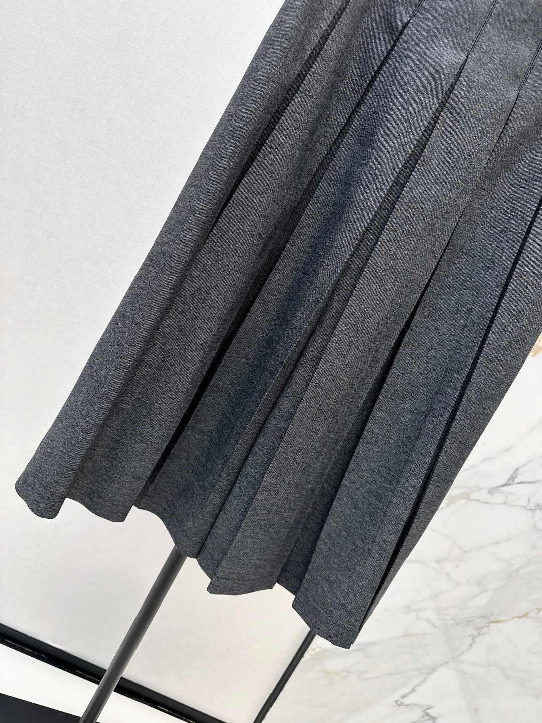 CD NEW pleated skirt