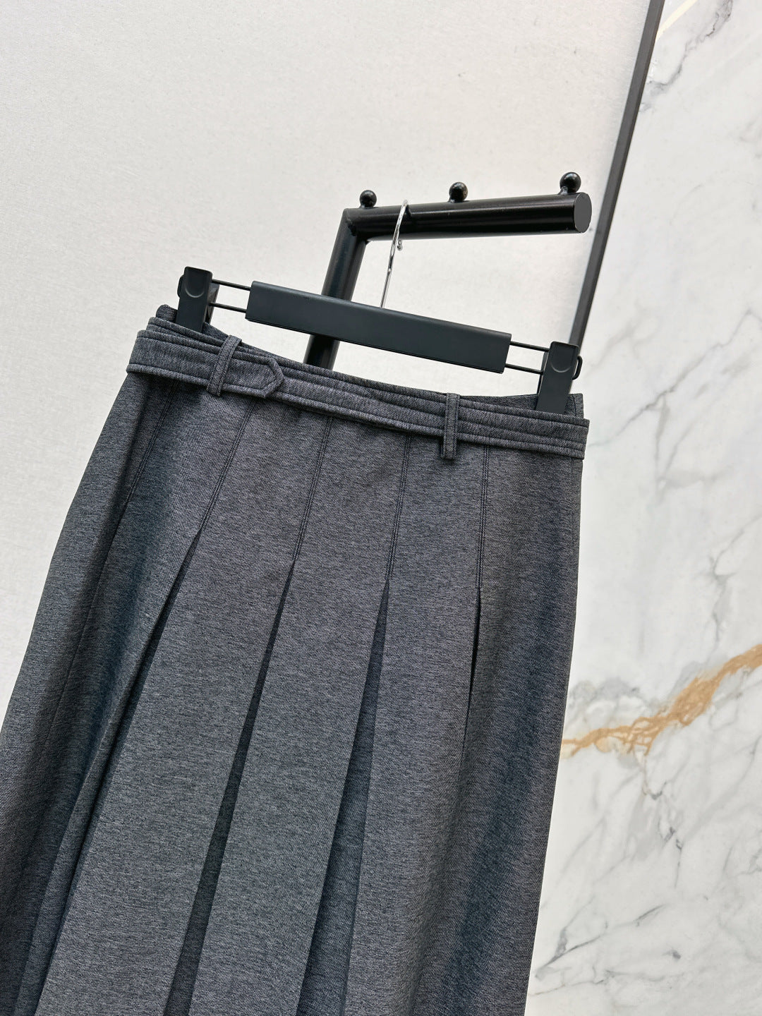 CD NEW pleated skirt