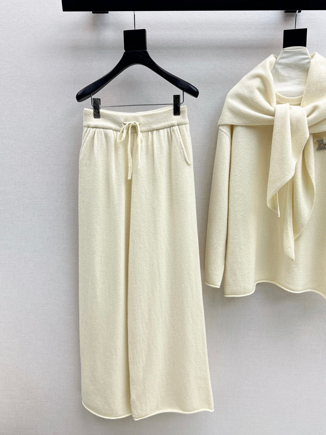 Max NEW Wool three-piece set