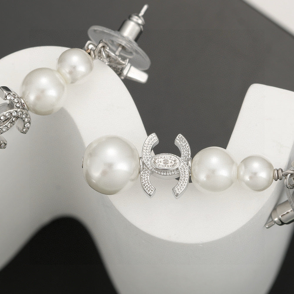 Chan New star earrings