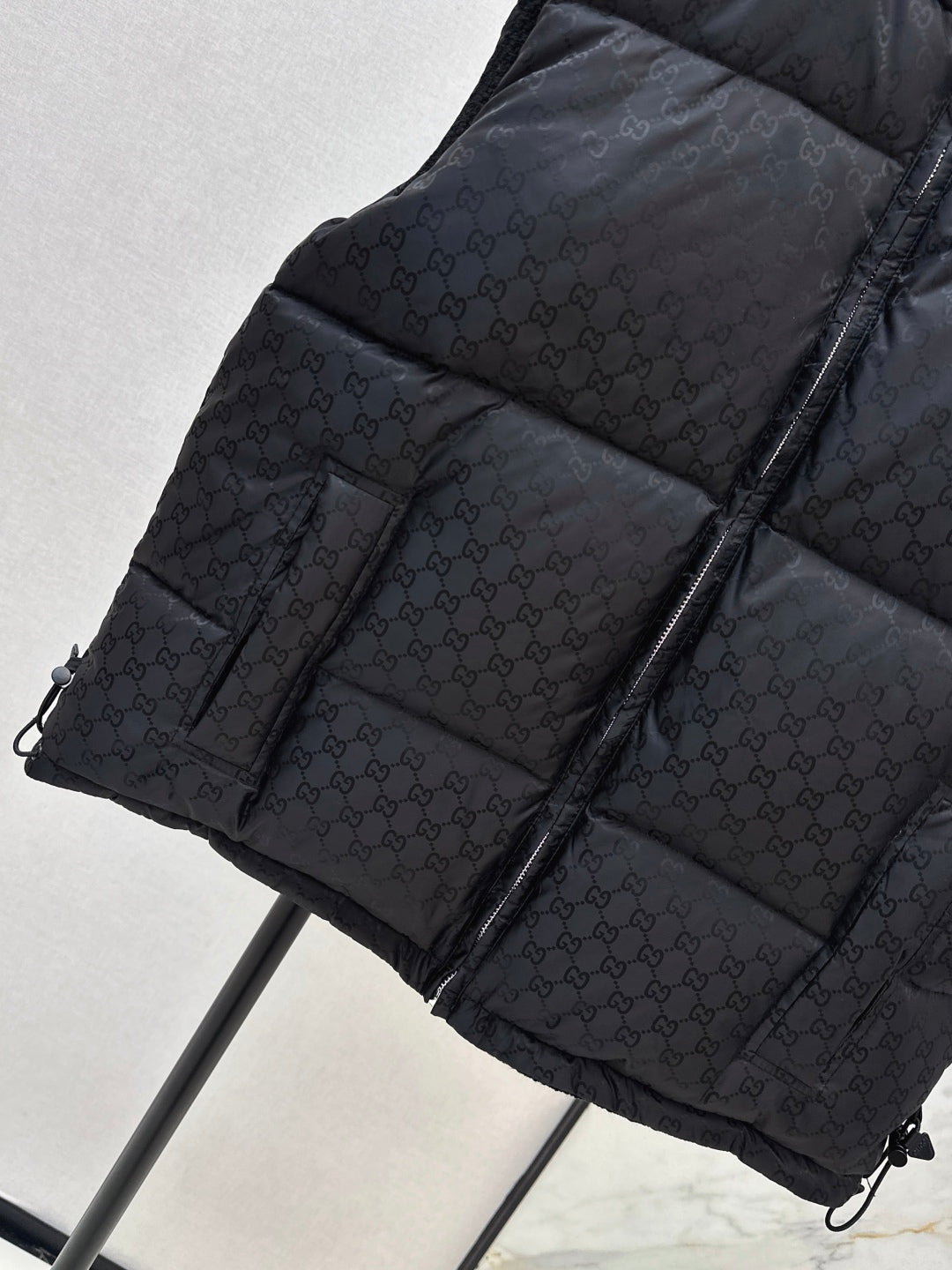 Guc NEW Down vest