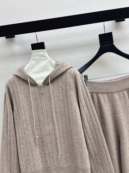 Loro NEW knitted suit