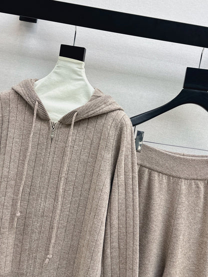 Loro NEW knitted suit