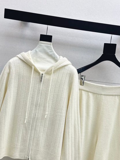 Loro NEW knitted suit