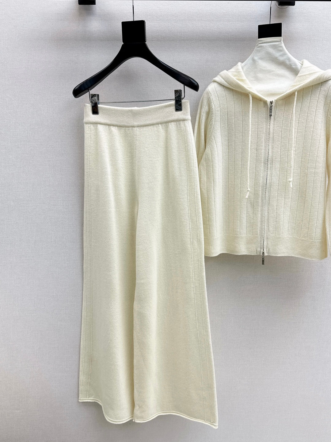 Loro NEW knitted suit