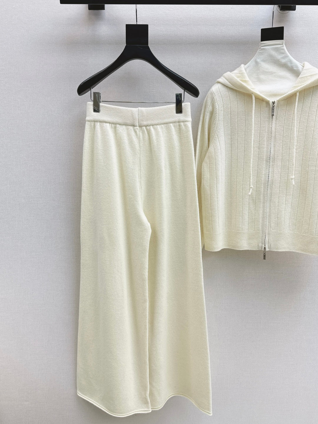 Loro NEW knitted suit