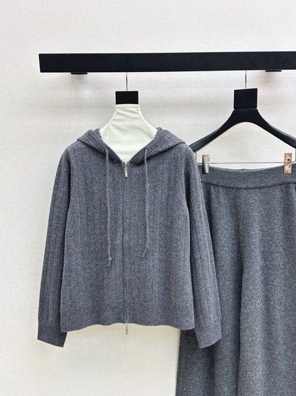 Loro NEW knitted suit