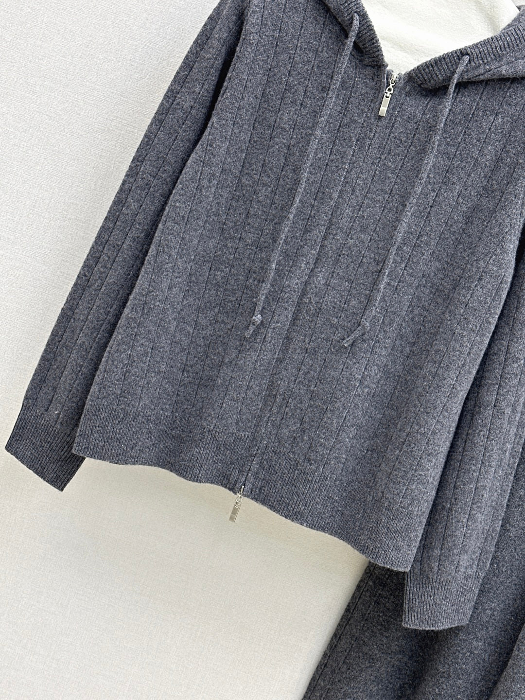 Loro NEW knitted suit