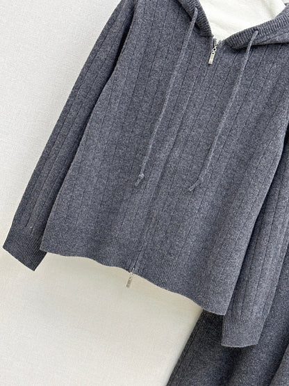 Loro NEW knitted suit