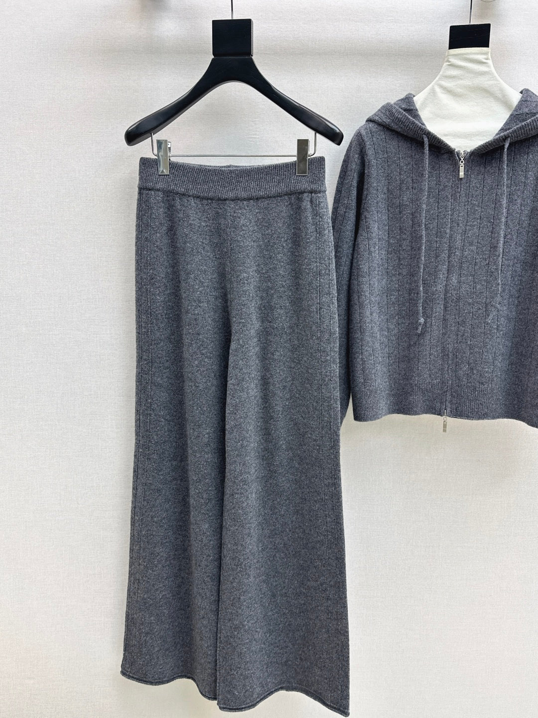 Loro NEW knitted suit