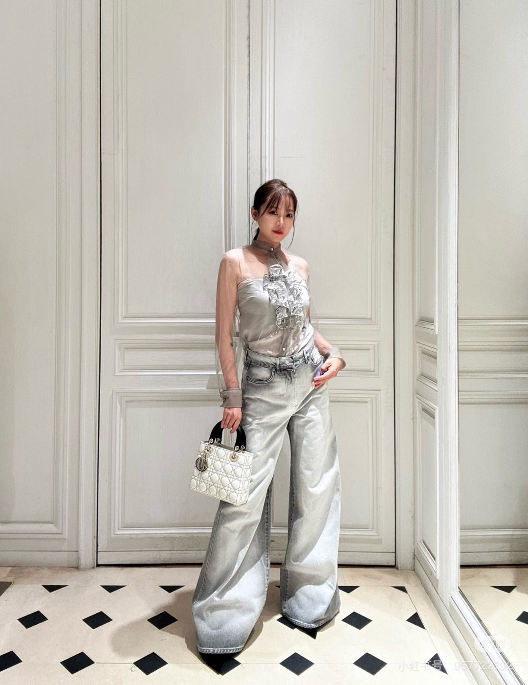 CD NEW Distressed and faded denim jeans