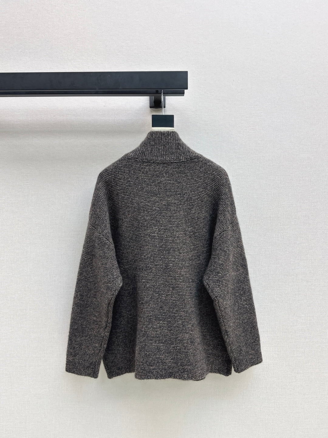 Loro NEW V-neck cardigan