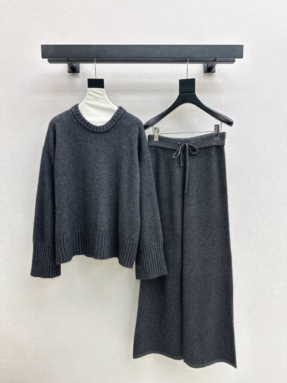 Brun NEW knitted suit