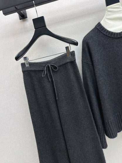 Brun NEW knitted suit