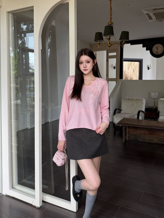 Es NEW V-neck sweater