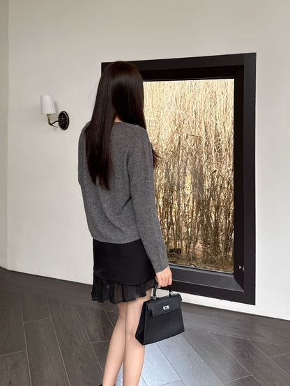 Es NEW V-neck sweater