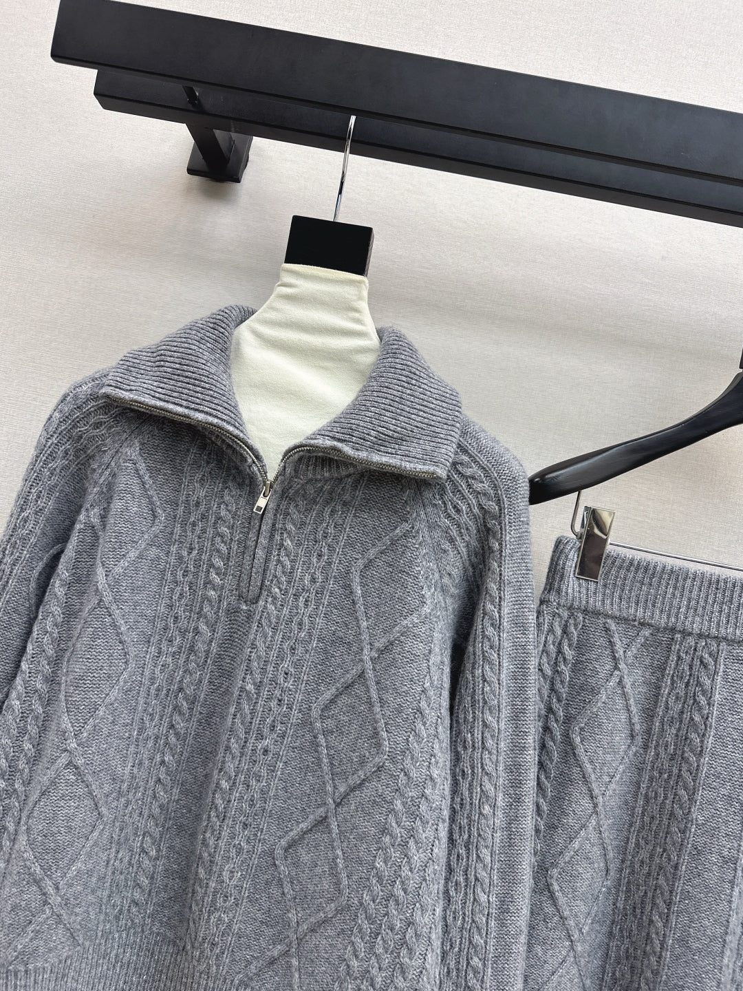 Loro NEW knitted suit